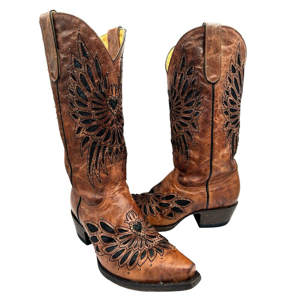 CAVENDER’S WOMEN’S BRASS LEATHER WITH BLACK CRYSTAL INLAY SNIP TOE COWBOY BOOTS
